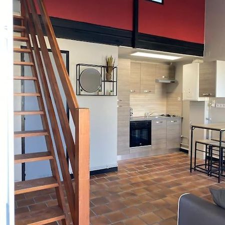 Studio Duplex Meuble Avec Place De Parking Surgères Exterior foto